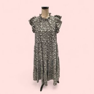 Adorable Black and white floral boho ruffle maxi dress pinch